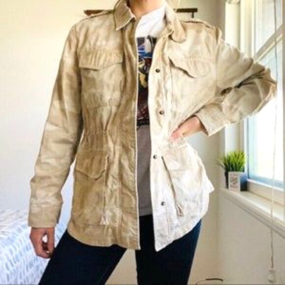 GAP Size XL Camouflage jacket.  100% cotton.  Like new condition.